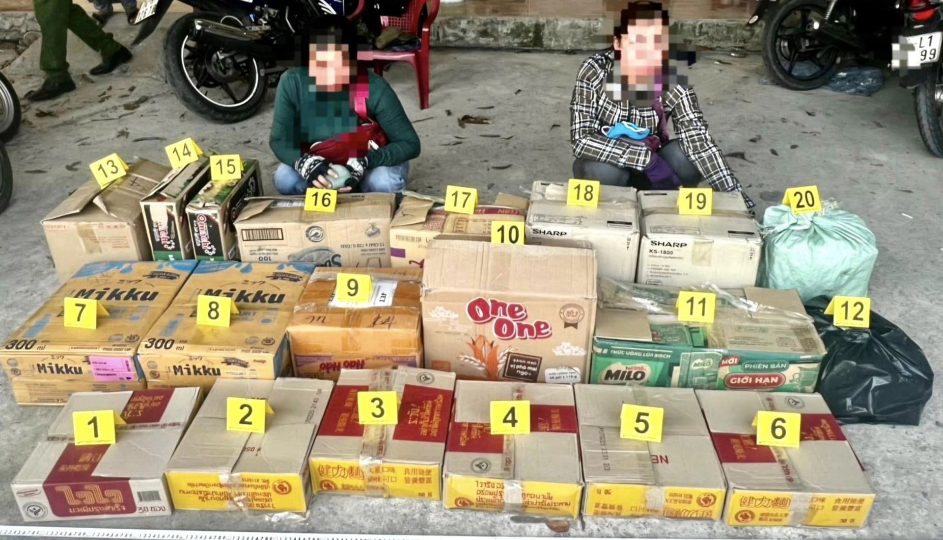 Công an huyện Đakrông - tỉnh Quảng Trị phát hiện đối tượng vận chuyển gần 2.900 bao thuốc lá ngoại nhập lậu
