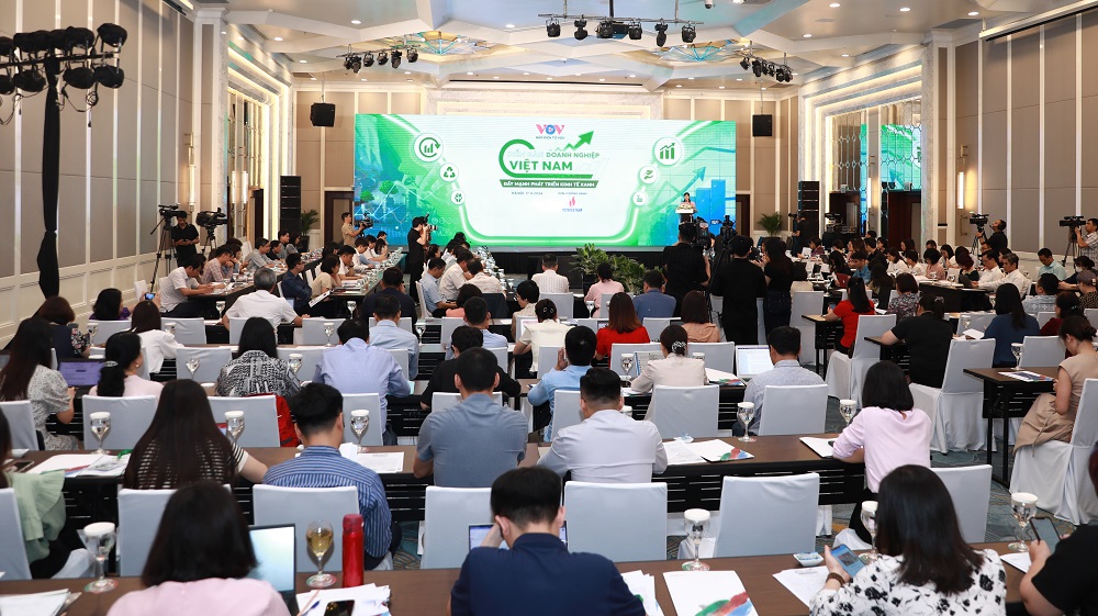 Overview of the “Vietnamese Business Forum: Promoting Green Economic Development” held on the morning of April 17