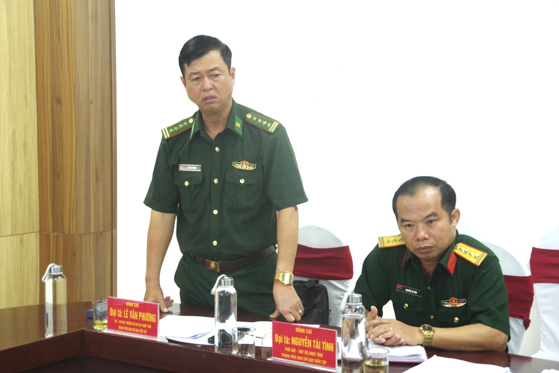 Đại tá Lê Văn Phương, Chỉ huy trưởng Bộ Chỉ huy Bộ đội Biên phòng tỉnh, Thành viên Ban Chỉ đạo diễn tập khu vực phòng thủ huyện đảo Cồn Cỏ phát biểu tại buổi làm việc