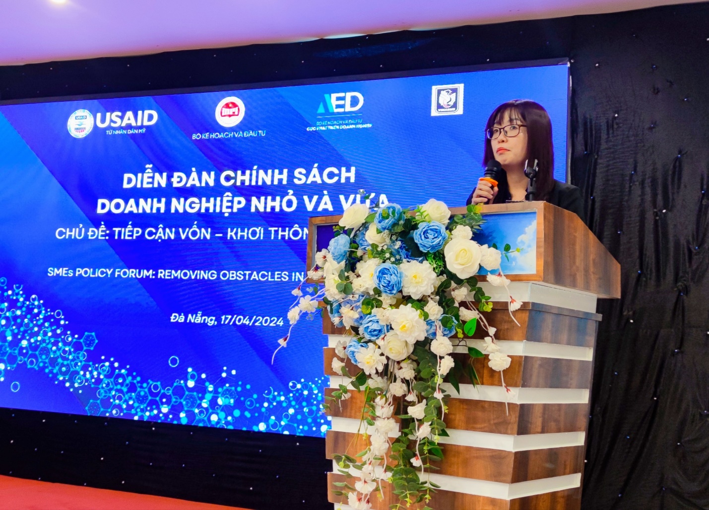 Representative of the United States Agency for International Development (USAID), Ms Nguyen Khanh Cam Chau - Team Leader for Economic Growth, Office of Governance and Economic Growth, speaking at the forum