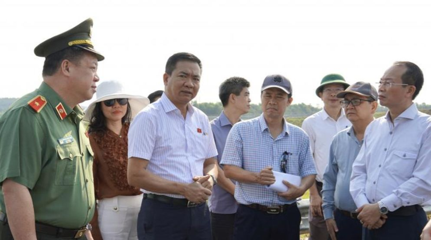 Đoàn công tác Ủy ban Quốc phòng và An ninh khảo sát thực tế nút giao cao tốc Cam Lộ - La Sơn đoạn qua địa bàn huyện Phong Điền