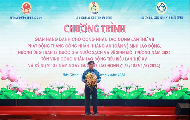 Đồng chí Nguyễn Văn Cảnh - Chủ tịch LĐLĐ tỉnh Bắc Giang phát biểu khai mạc chương trình