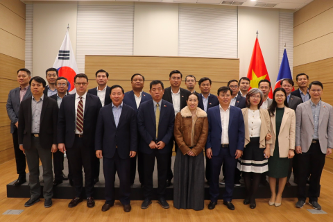 Long An provincial delegation in Korea