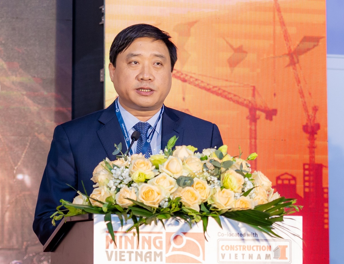 Phó Tổng giám đốc Tập đoàn Công nghiệp Than - Khoáng sản Việt Nam (VINACOMIN) Phan Xuân Thuỷ
