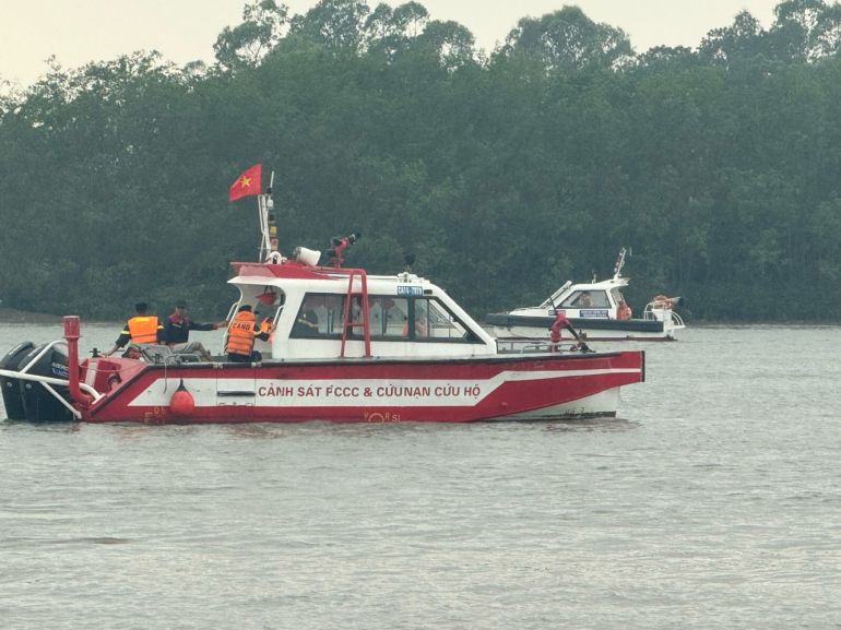 Quảng Yên (Quảng Ninh): Huy động tối đa phương tiện, lực lượng tìm kiếm nạn nhân trong vụ lật đò trên sông Chanh