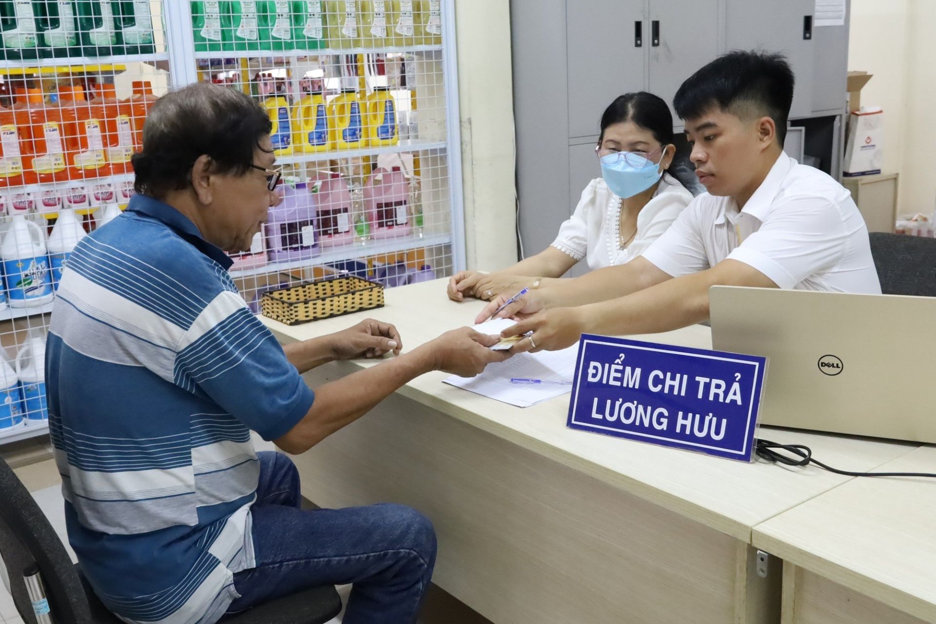 BHXH TP. Hồ Chí Minh thông báo chi trả lương hưu và trợ cấp BHXH tháng 05/2024