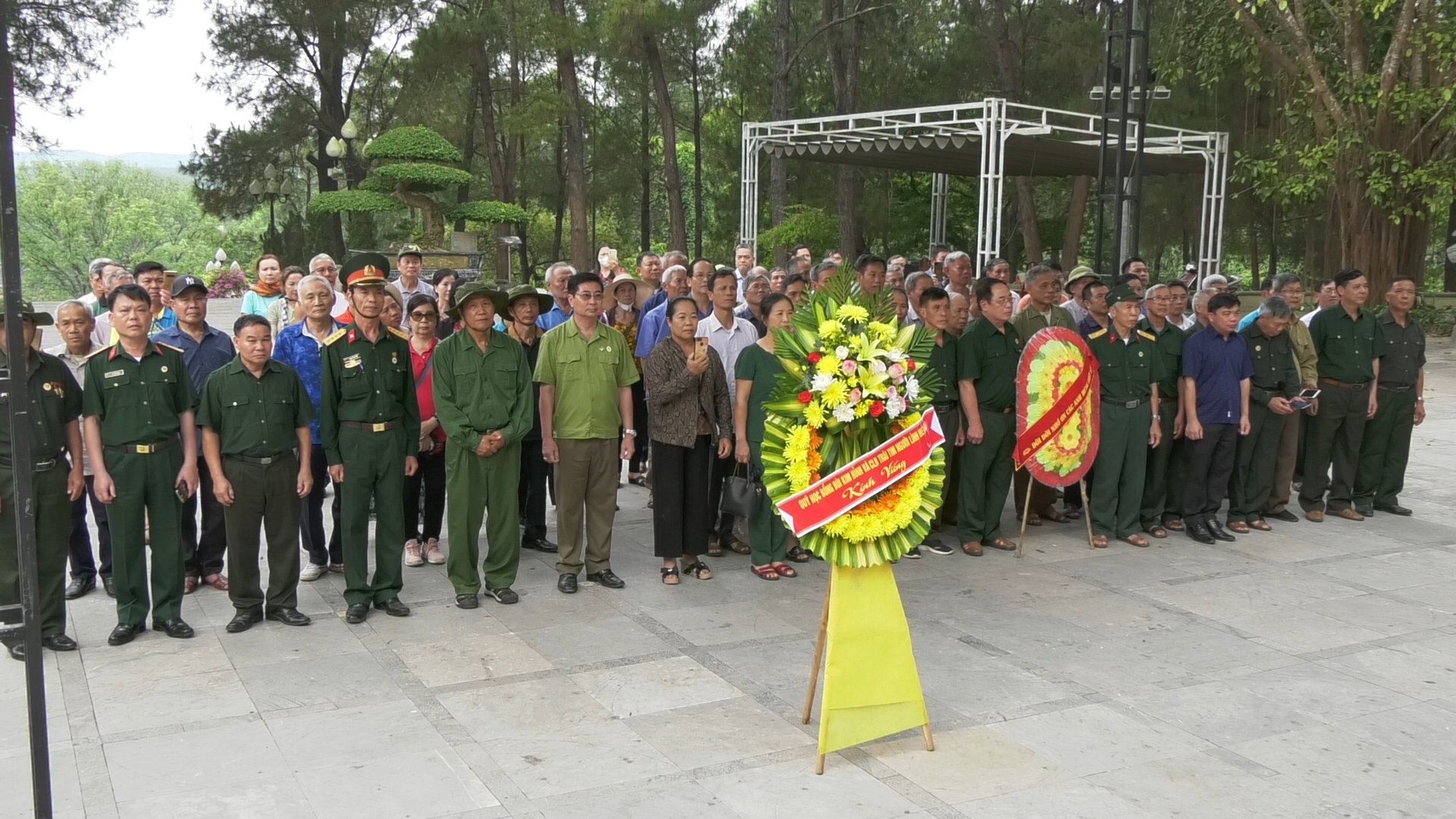 Rất nhiều cựu chiến binh đã tề tựu về nghĩa trang Trường Sơn để viếng đồng đội và tri ân các anh hùng liệt sĩ