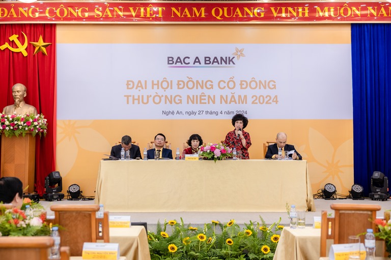 Ban Chủ tọa Đại hội đồng cổ đông thường niên BAC A BANK 2024