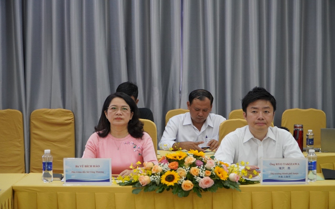 Ms Vu Bich Hao - Deputy Director of the Department of Industry and Trade of Ba Ria - Vung Tau Province (left) speaking at the closing ceremony of the Department of Industry and Trade