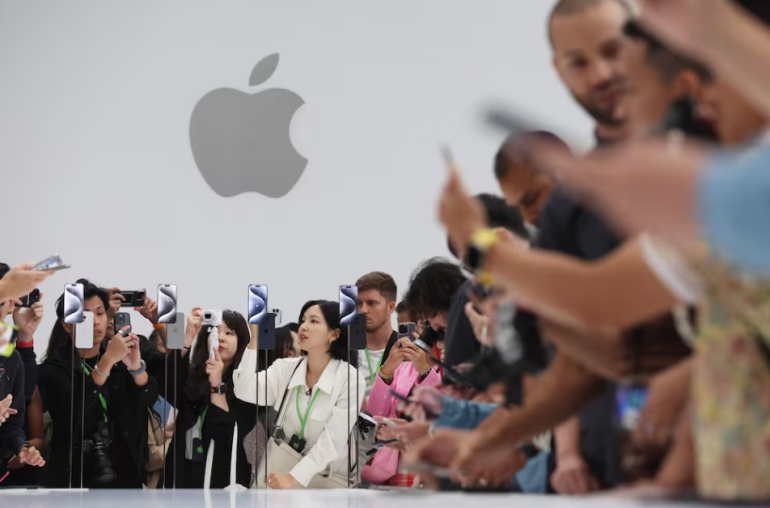 Apple mua lại cổ phần lớn nhất sau khi lợi nhuận và doanh thu sụt giảm