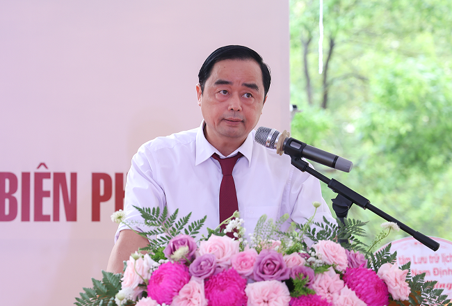 Ông Trần Văn Đông - Phó Giám đốc Sở Nội vụ tỉnh Bắc Giang phát biểu khai mạc triển lãm