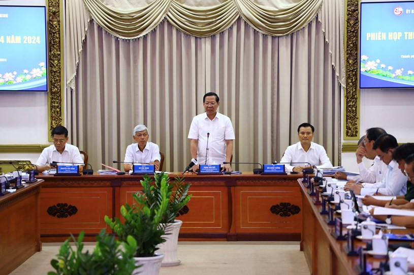 Chủ tịch UBND TP. Hồ Chí Minh - Phan Văn Mãi phát biểu chỉ đạo tại phiên họp thường kỳ