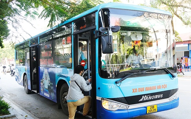 Hà Nội đã thực hiện thí điểm hệ thống vé điện tử tới 37 tuyến xe buýt