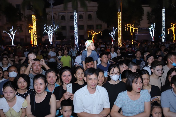 Tại điểm cầu Thanh Hoá có hàng nghìn người dân tham dự