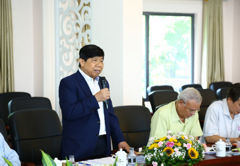 Ông Nguyễn Văn Hùng phát biểu tại cuộc họp.