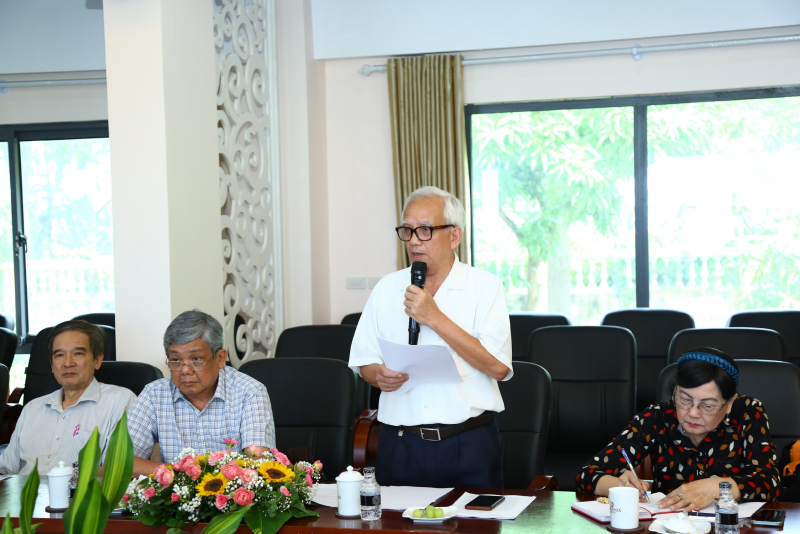 Đại tá Nguyễn Ngọc Hoạch phát biểu tại cuộc họp.
