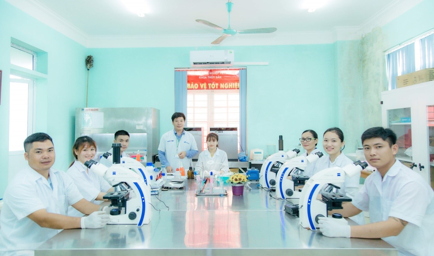 Sinh viên có cơ hội tham gia thực hành thực tập tại các doanh nghiệp sản xuất và kinh doanh giống, thương phẩm, thuốc, chế phẩm và các trang thiết bị liên quan