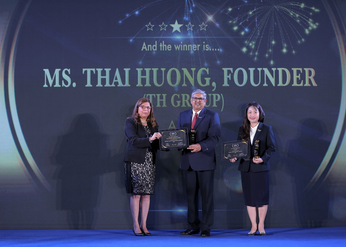 Đại diện Tập đoàn TH nhận giải thưởng tại Bangkok (Thái Lan)
