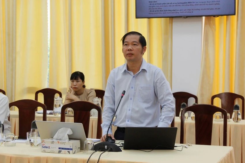 Ông Nguyễn Khánh Tùng- Viện trưởng Viện Kinh tế xã hội TP Cần Thơ phát biểu tại hội nghị. Ảnh: NHẪN NAM
