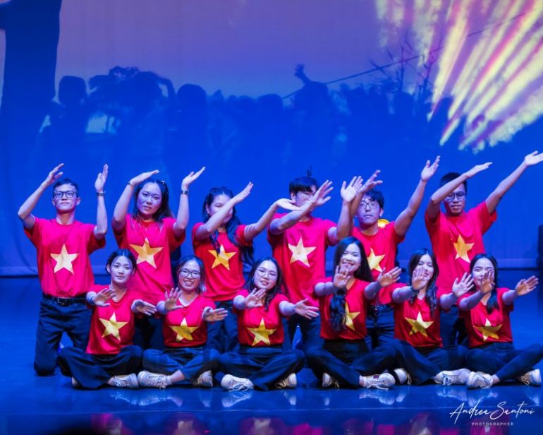 Gần 100 nghệ sĩ quảng bá văn hóa Việt Nam tại Anh