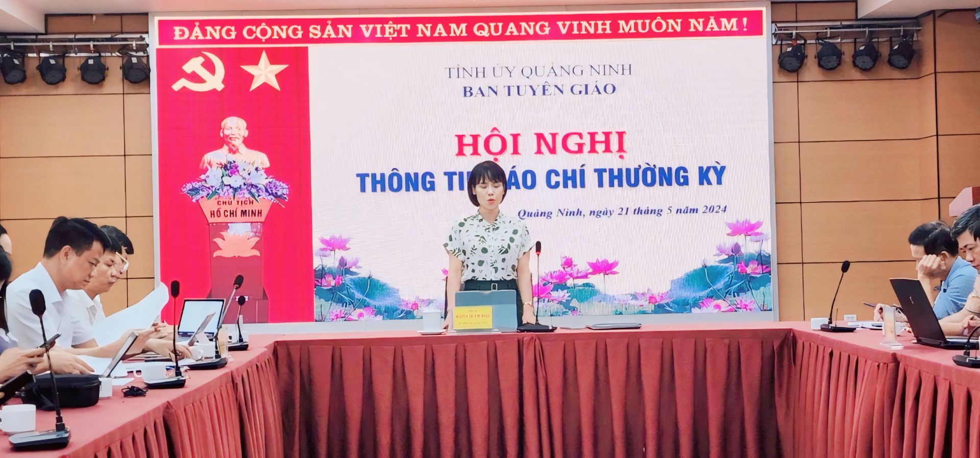 Bà Nguyễn Thị Kim Nhàn, Phó trưởng Ban Tuyên giáo Tỉnh ủy, chủ trì hội nghị