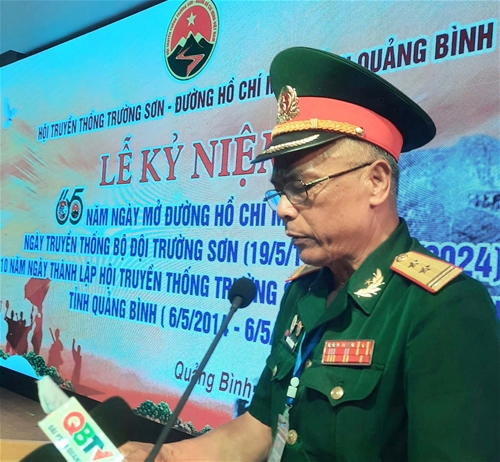 Trung tá Nguyễn Tiến Dũng, Phó CT- Hội TTTS tỉnh đọc diễn văn  khai mạc buổi Lễ kỷ niệm