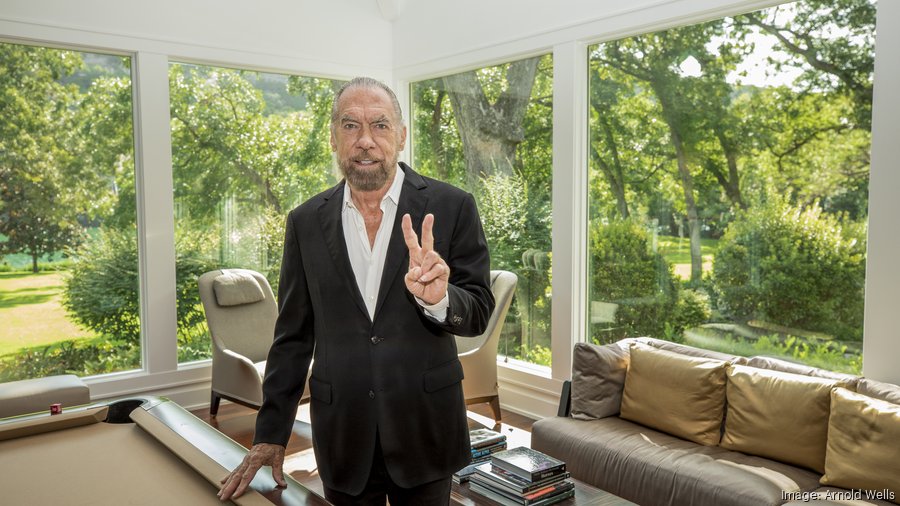 Tỷ phú John Paul DeJoria là đồng sáng lập công ty John Paul Mitchell Systems và Patrón Spirits.