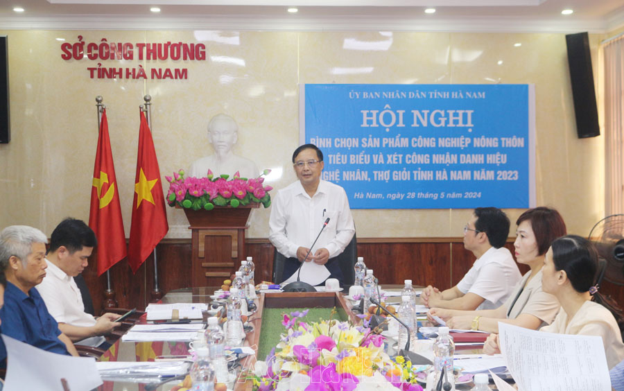 Phó Chủ tịch UBND tỉnh Hà Nam Nguyễn Đức Vượng phát biểu tại hội nghị