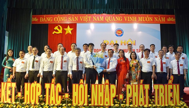 Ban Chấp hành Hội DN huyện Tân Yên khóa II ra mắt Đại hội.