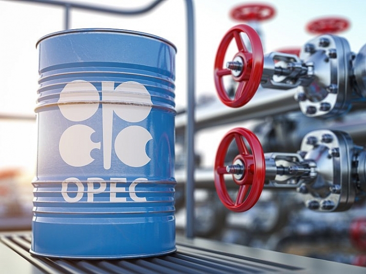 OPEC+ nhất trí kéo dài thỏa thuận cắt giảm sản lượng chính thức đến hết năm 2025