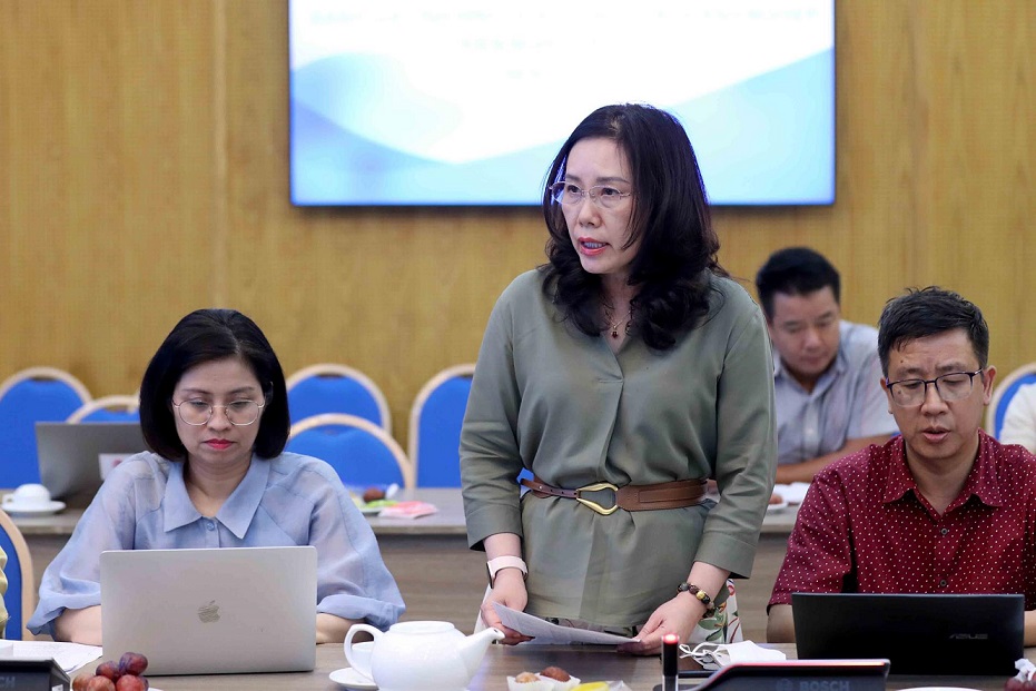 Bà Đỗ Thị Thúy Hương, Ủy viên Ban chấp hành Hiệp hội doanh nghiệp điện tử Việt Nam