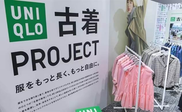 Uniqlo, nỗ lực thu gom và tái chế quần áo đã qua sử dụng để giảm khí thải carbon và bảo vệ môi trường.