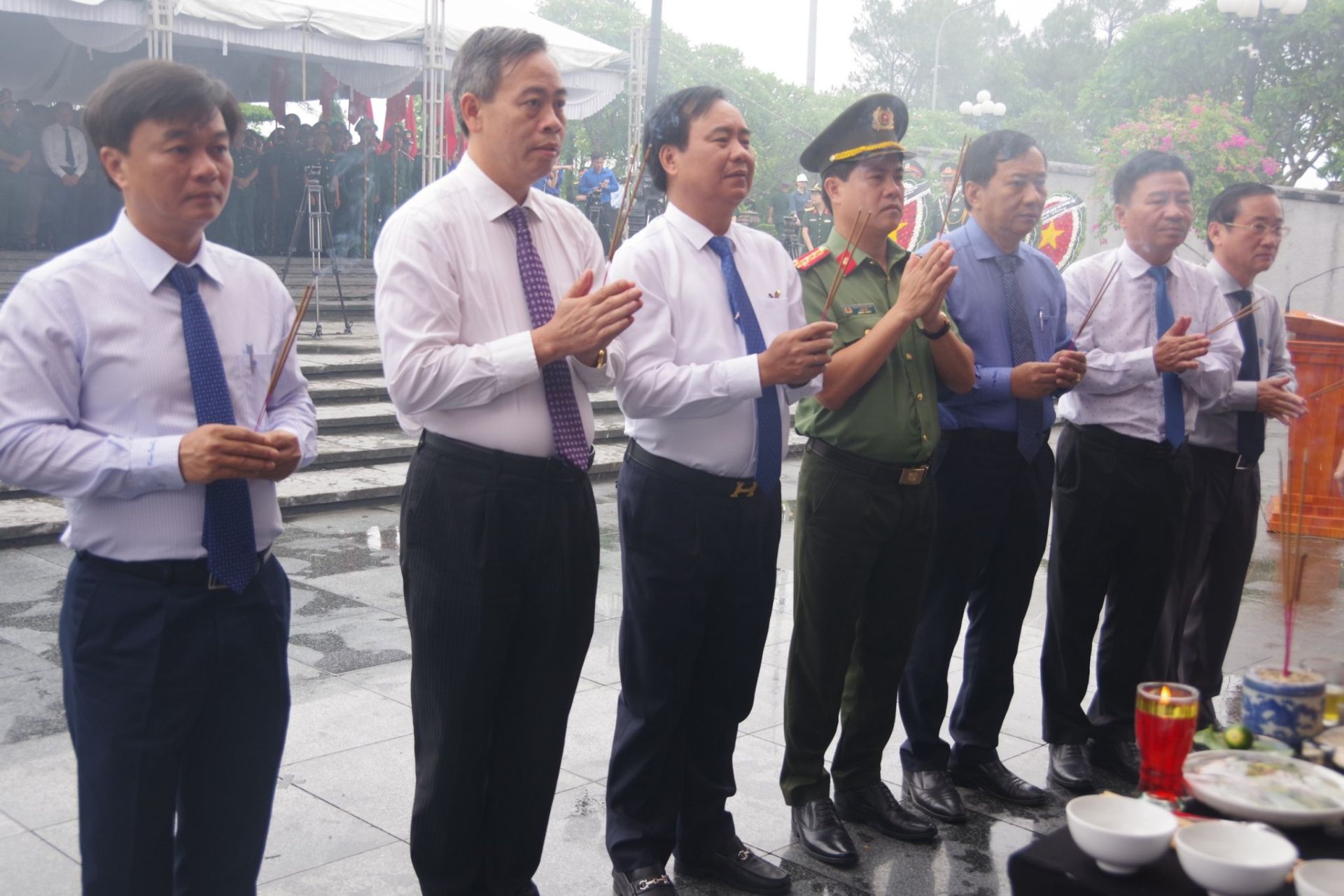 Trước đó, lễ bàn giao và đón nhận hài cốt liệt sĩ quân tình nguyện và chuyên gia Việt Nam hi sinh tại Lào mùa khô 2023-2024 đã được tổ chức trang nghiêm, trọng thể.