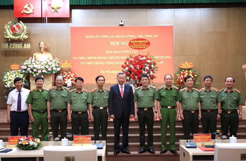 Chủ tịch nước Tô Lâm cùng các đại biểu tham dự hội nghị.