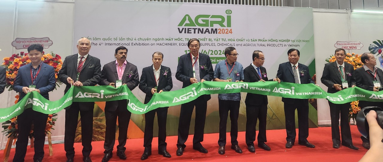 Nghi thức cắt băng khai mạc sự kiện triển lãm Agri Việt Nam 2024
