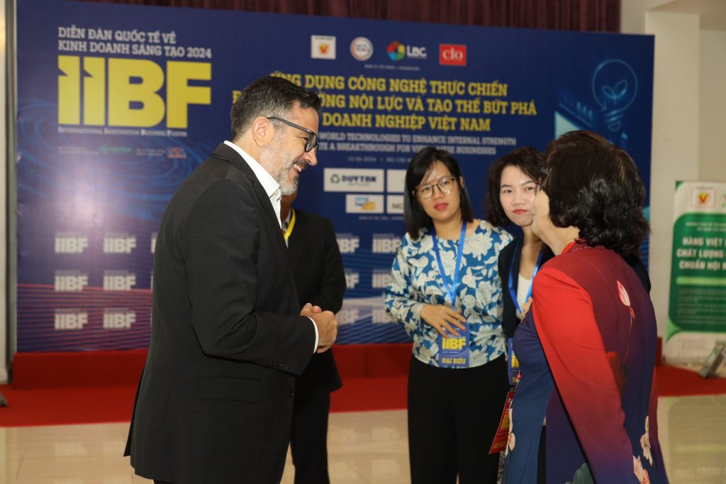 IIBF 2024 cũng là cơ hội để các doanh nghiệp công nghệ kết nối, giao thương.
