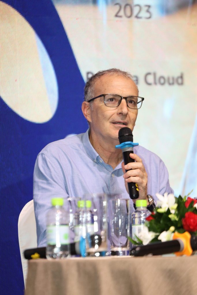 Ông Doron Shachar, Nhà sáng lập & CEO Renova Cloud, phát biểu tại phiên thảo luận sáng 12/6, IIBF 2024.