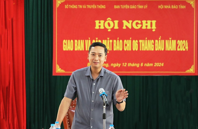 Đồng chí Nguyễn Việt Oanh - Trưởng Ban Tuyên giáo Tỉnh ủy  Bắc Giang phát biểu kết luận hội nghị.