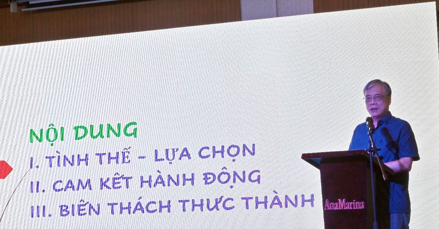 PGS.TS Trần Đình Thiên, nguyên Viện trưởng Viện Kinh tế Việt Nam, nguyên thành viên Tổ Tư vấn Thủ tướng Chính phủ, tham luận tại Hội thảo