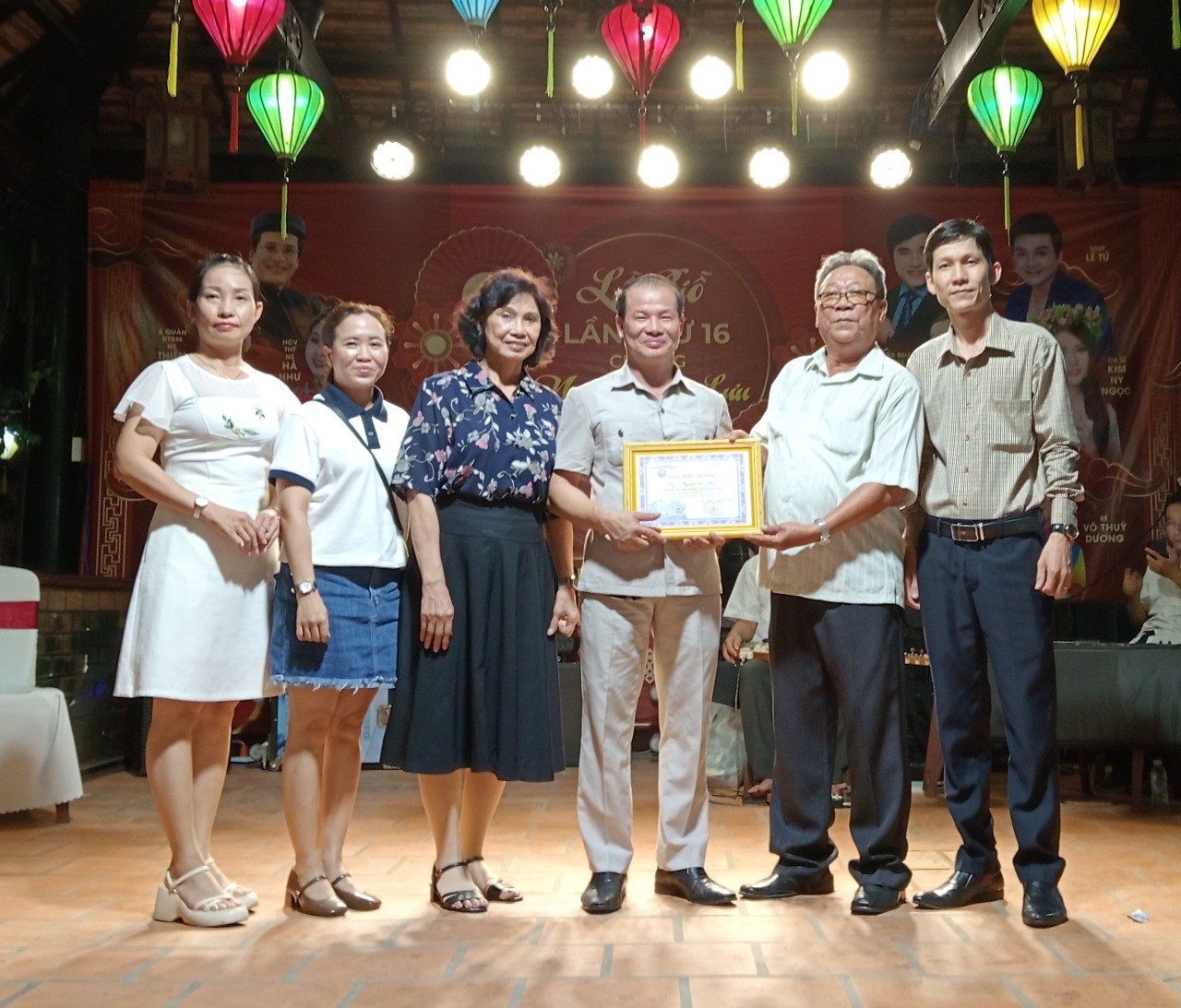 Entrepreneur Nguyen Chu Sam (third from the right).