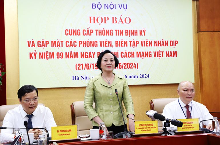 Bộ trưởng Bộ Nội vụ Phạm Thị Thanh Trà phát biểu tại buổi họp báo chiều 20/6. Ảnh: Trang web Bộ Nội vụ