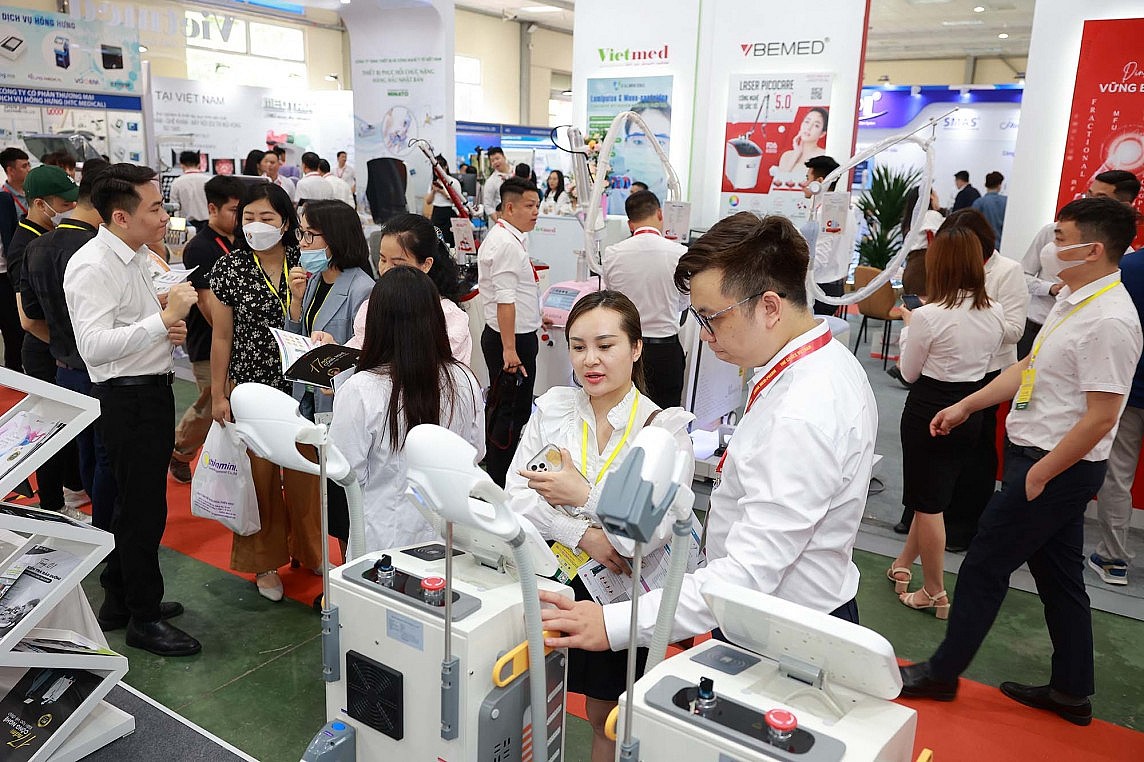 Hơn 400 doanh nghiệp từ 22 quốc gia quy tụ tại Vietnam Medipharm Expo 2024