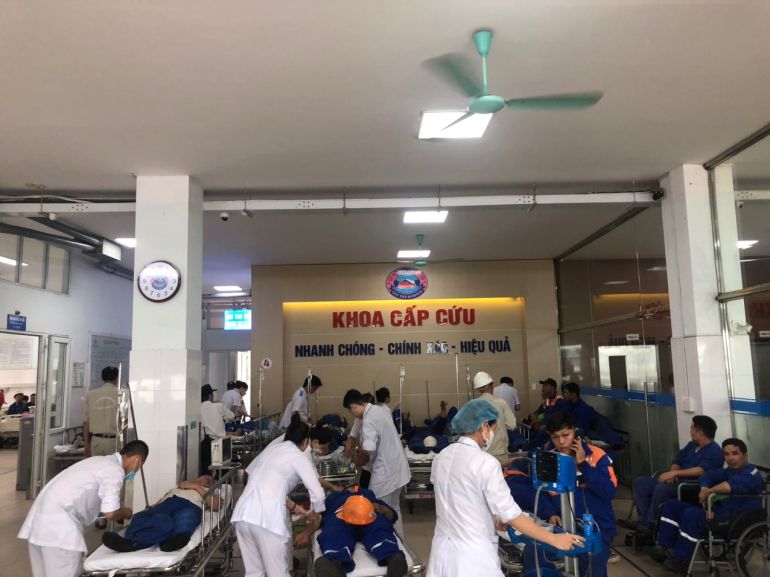 Theo thông tin của Bệnh viện Hữu nghị Việt Tiệp, hồi 13 giờ 42 phút, ngày 27/6/2024, bệnh viện có tiếp nhận 55 ca bệnh là công nhân Công ty cổ phần đóng tàu Sông Cấm.