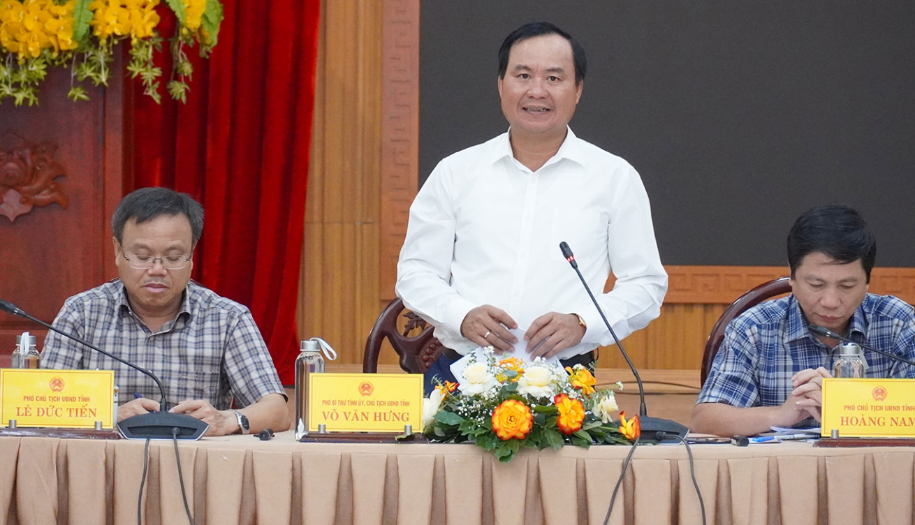 Chủ tịch UBND tỉnh Võ Văn Hưng phát biểu tại cuộc họp