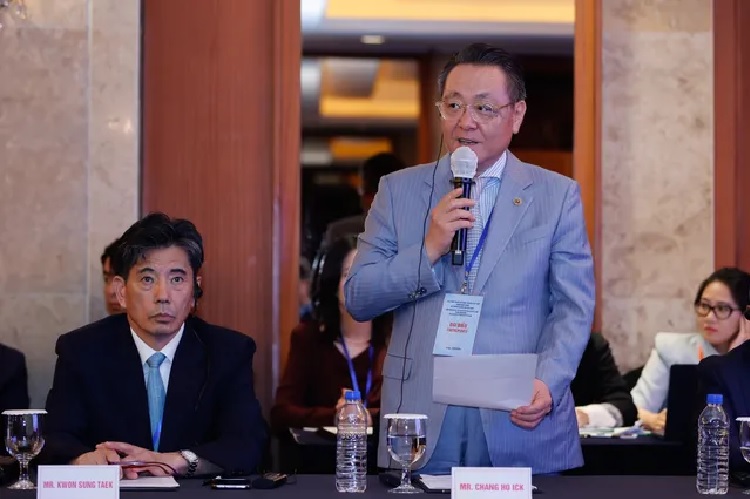 Chủ tịch Hội Những người yêu Việt Nam phát biểu tại cuộc gặp - Ảnh: VGP
