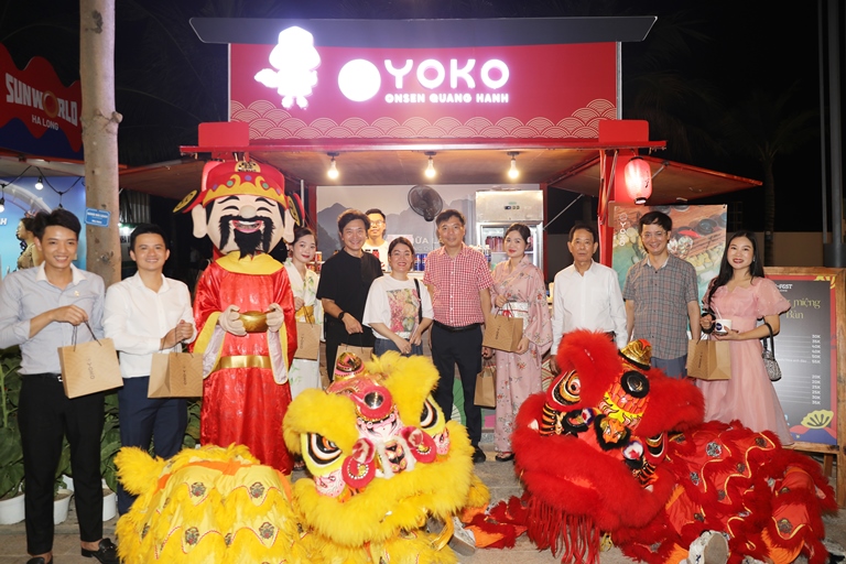 Các gian hàng như Sun World Ha Long hay Yoko Onsen Quang Hanh cũng mang đến những khuyến mãi hấp dẫn chỉ có tại VuiFest Ha Long