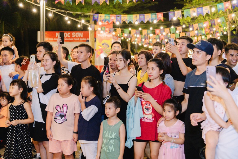 VuiFest Ha Long khai trương vào tối 29/6 ghi nhận hàng vạn du khách tới trải nghiệm