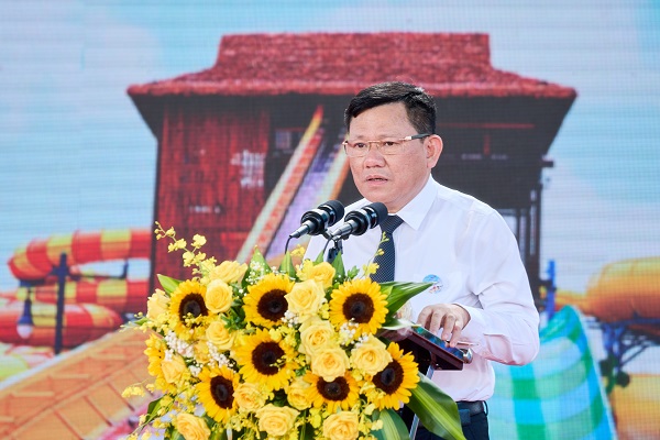 Ông Nguyễn Văn Thi -Phó Chủ tịch  UBND tỉnh Thanh Hóa phát biểu lại buổi lễ khai trương