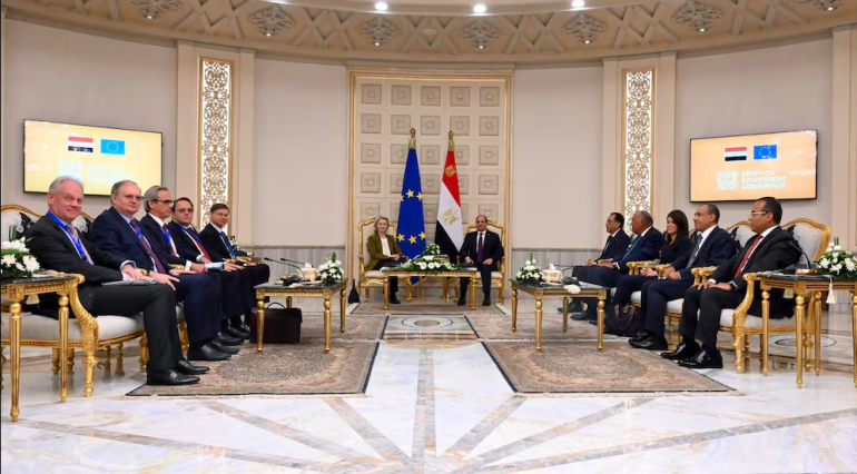 Tổng thống Ai Cập Abdel Fattah El Sisi với Chủ tịch Ủy ban Châu Âu Ursula von der Leyen. Ảnh: Oliver Varhelyi / X
