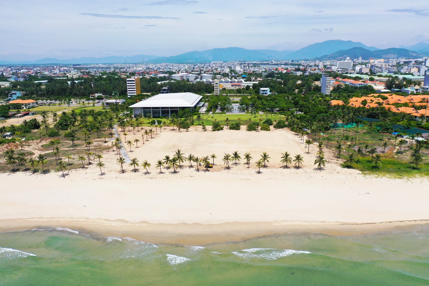 Bãi biển Cung Hội nghị Quốc tế Ariyana Đà Nẵng được chọn làm nơi tổ chức Liveshow Mỹ Tâm – “My Soul 1981” vào 14/07/2024